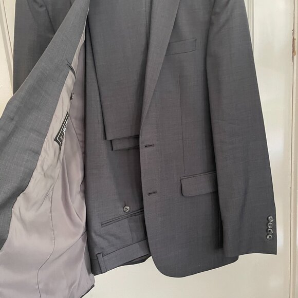 Jos.A. Bank Traveler Collection Slim Fit Suit | Grey | Size 40L /34W - Picture 8 of 9